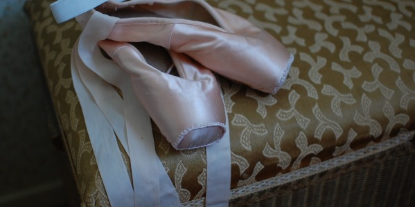 Stroje treningowe do tańca towarzyskiego - jak ubrać się na pierwsze zajęcia taneczne?