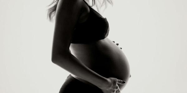 Strój kąpielowy ciążowy – jak wybrać idealny model