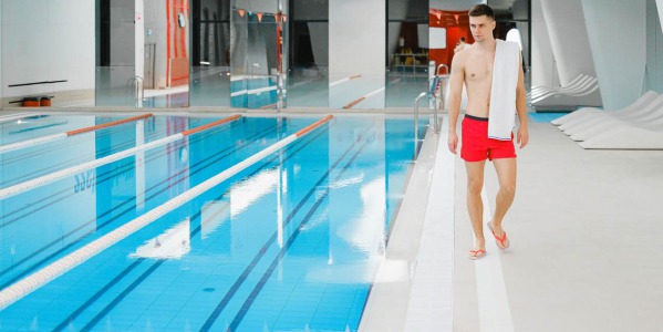 Jakie kąpielówki męskie są modne w 2022 roku?