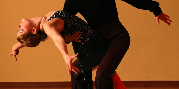 Taniec w parach – jak budować zgranie i kontakt