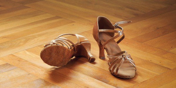 Jak wybrać odpowiednie buty do tańca? | lelka.pl